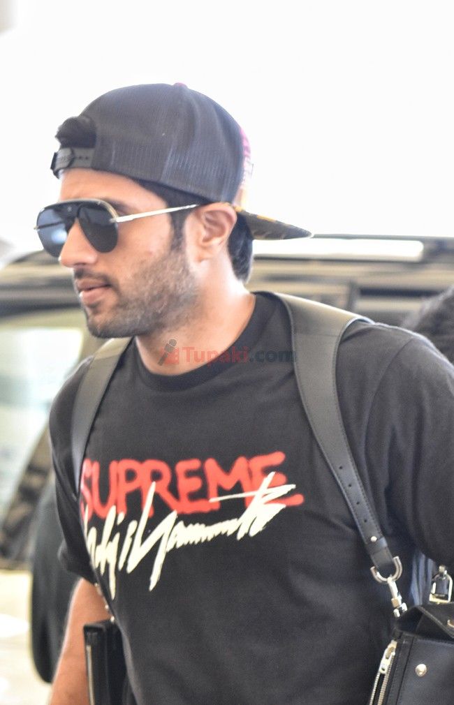 Vijay deverakonda all set for kashmir for VD11 shoot